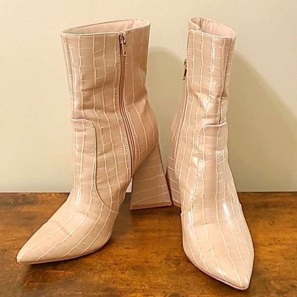 💥3for$12💥 Bella Marie Motive nude croc embossed boots size 7.5 - Picture 1 of 12